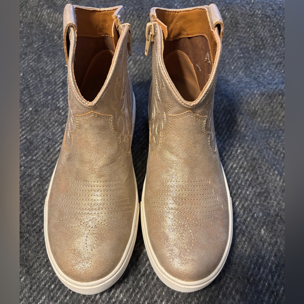 Very Volatile Los Angeles‎ Cowgirl Sneaker Bootie Size 7
